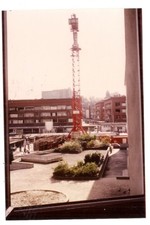 1982 grue montée pour le chantier rue du moullin a tan , lisieux (cl12)