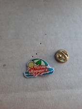 Pin's Vitrine Magique Soleil Sun Vacances Parasol Plage - Pins Badge Pin L16