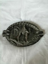 CENDRIER EN FONTE, ÉTOILE ET CROISSANT TUNISIEN, HOMME SUR DROMADAIRE