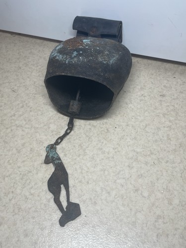 Ancienne grosse cloche - , de