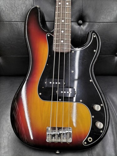 Guitare basse électrique