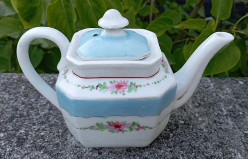 Theiere ancienne en - ,