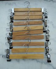 LOT DE 10  CINTRES A PINCE ANTIDERAPANT  EN BOIS POUR JUPE PANTALON HABILLEMENT