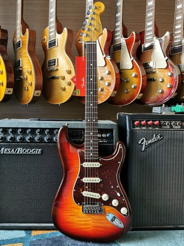 Fender 70th anniversary - 70th,