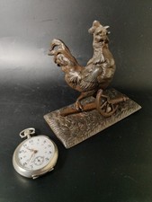 PORTE-MONTRE A Gousset ancien, à décor de COQ SUR UN CANON