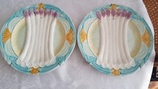 Belle  paire d assiette en  barbotine décor aux asperges  avec leurs suspentes