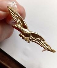 M45 insigne militaire aigle tête à gauche aviation agrafe doré mourgeon Paris 