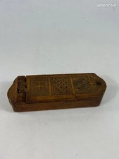 Boîte sculpté de style Art