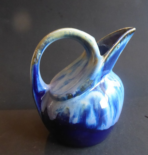 Joli petit pichet pot eau - a, en