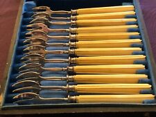 Superbe Service, 12 fourchettes à Huître en argent massif.