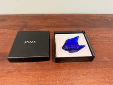 Lalique France : petit poisson en cristal signé. Bleu