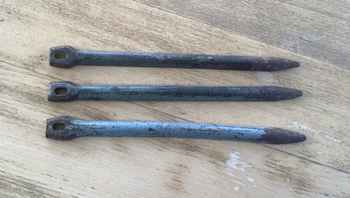 Trois piquets tente - de,