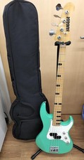 Guitare basse électrique