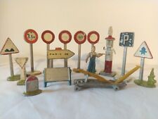 quiralu cofalu aludo lot   comprenant cric pompe a essence panneaux an 50/60