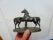 groupe de chevaux regule à patine sombre,XIXème,L 16cm,H 13cm