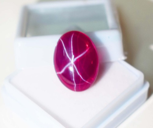 Cabochon ovale rubis rouge