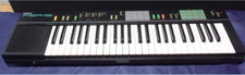 Clavier électronique YAMAHA PSR-12 PORTATONE 49 touches 32 tons 16 rythmes DC9V