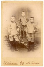 PHOTO CABINET, 3 frères en