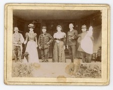 PHOTO vers 1900, des militaires en famille pelisse gradé général majordome