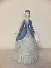 FIGURINE PORCELAINE AUTUMN