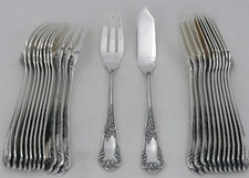12 couverts poisson de style Louis XV, 24 pièces, métal argenté, excellent état.