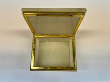 Ancienne boite en onyx et laiton avec piètement patte de lion