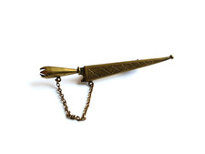 Broche ancienne mini couteau Vendetta bijou corse épingle vintage knife brooch