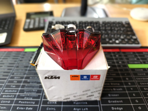 Feu arrière led - arrière, authentique