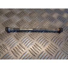 axe de roue avant scooter