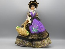 Poupée régionale 25 cm