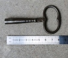 T2- Clé ancienne horloge