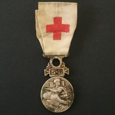 MEDAILLE DECORATION 1864 1866 CROIX ROUGE SOCIETE FRANCAISE DE SECOURS AUX BLESS