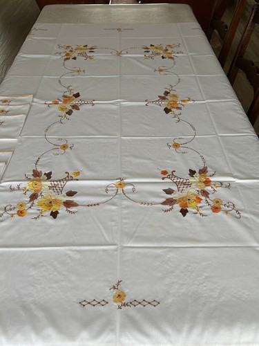 Tres jolie nappe blanche - jolie,