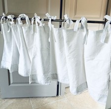 CANTONNIÈRE « Monogrammes » Fait main, blanc dentelle, style vintage, ancien