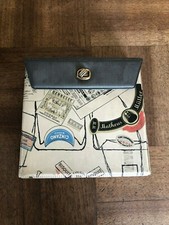 PORTE-DISQUES, PORTE-VINYLES AVEC LES DISQUES 45 Tours  DES ANNÉES 60 