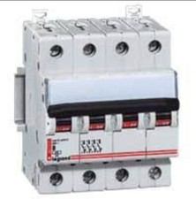 DISJONCTEUR TETRAPOLAIRE 63A