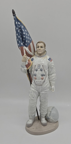 Lladro 6168 apollo landing - apollo,