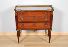 Commode style Louis XVI
