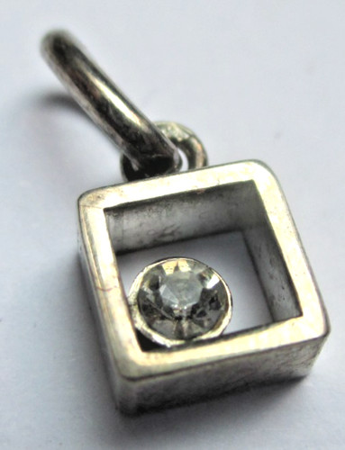 Ancien petit pendentif - , en