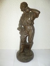 Statuette en régul paysan faucheur 49cm diam socle 17 cm signée Ch PERRON