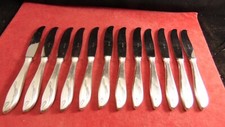 Service de 12 couteaux en