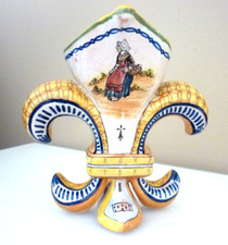 VASE FLEUR DE LYS, CERAMIQUE