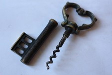 Tire-bouchon clef bronze a patine verte (28573)