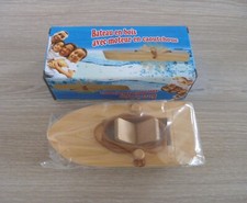 Bateau avec moteur élastique