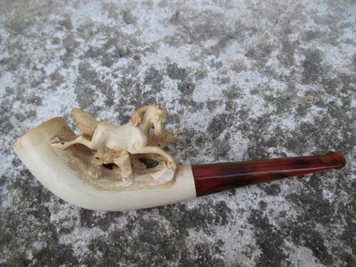 Fume cigarette ancienne pipe