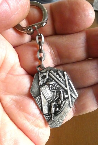 Ancien porte cle - , outils
