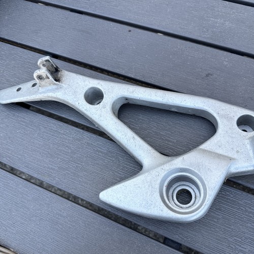 Platine repose pied gauche - platine,