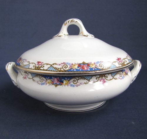 Ancienne petite soupière - ancienne,