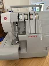 Surjeteuse singer 14HD854