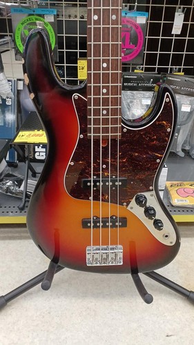 Guitare basse électrique